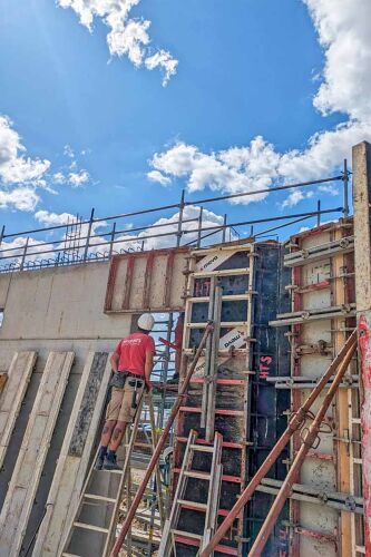 Moderner Büroneubau in Dresden: Massiv trifft Holz