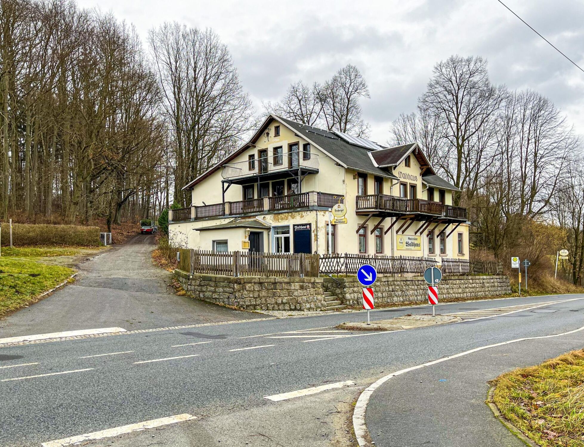 Gaststätte und Pension Waldhaus vor der Renovierung