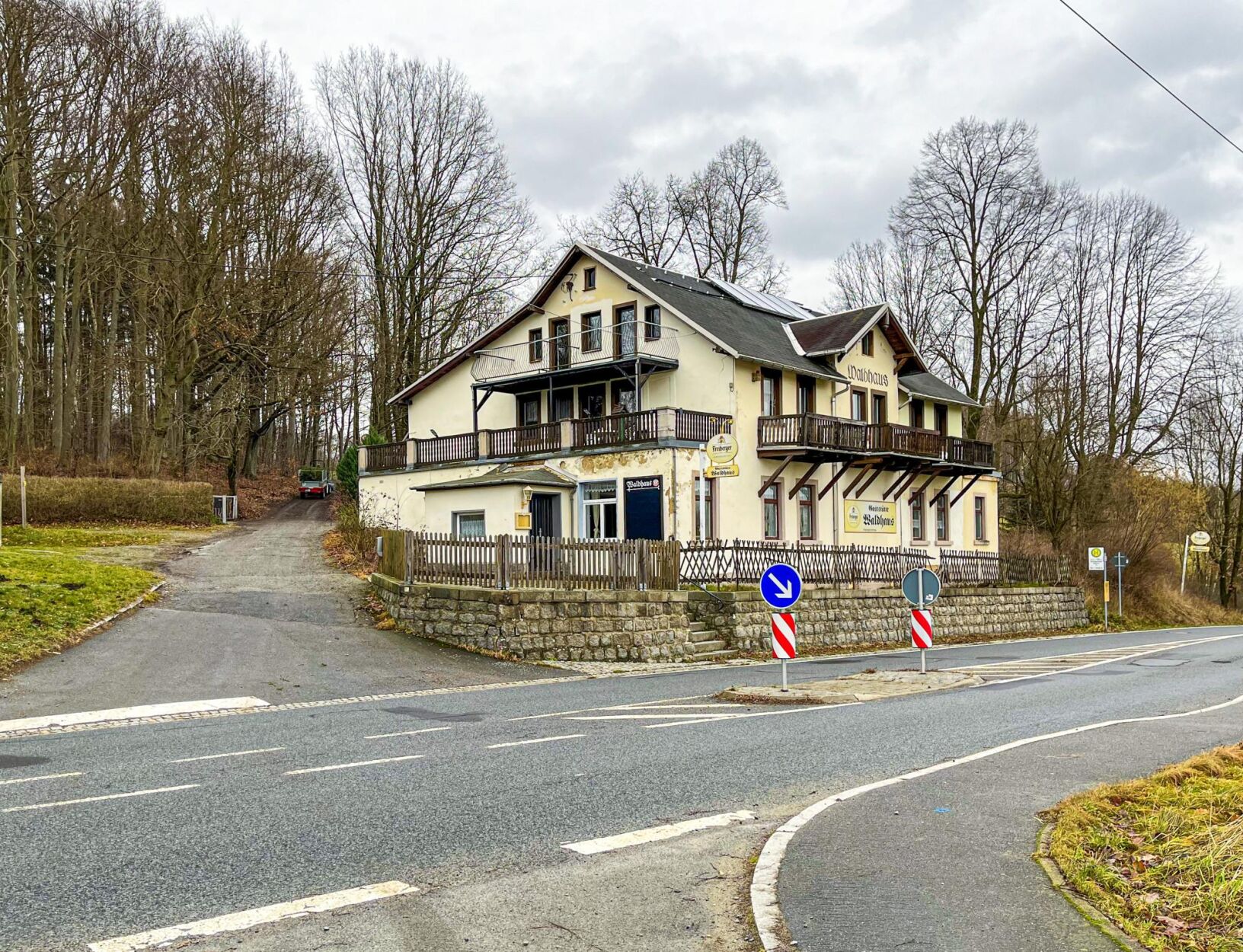 Gaststätte und Pension Waldhaus vor der Renovierung