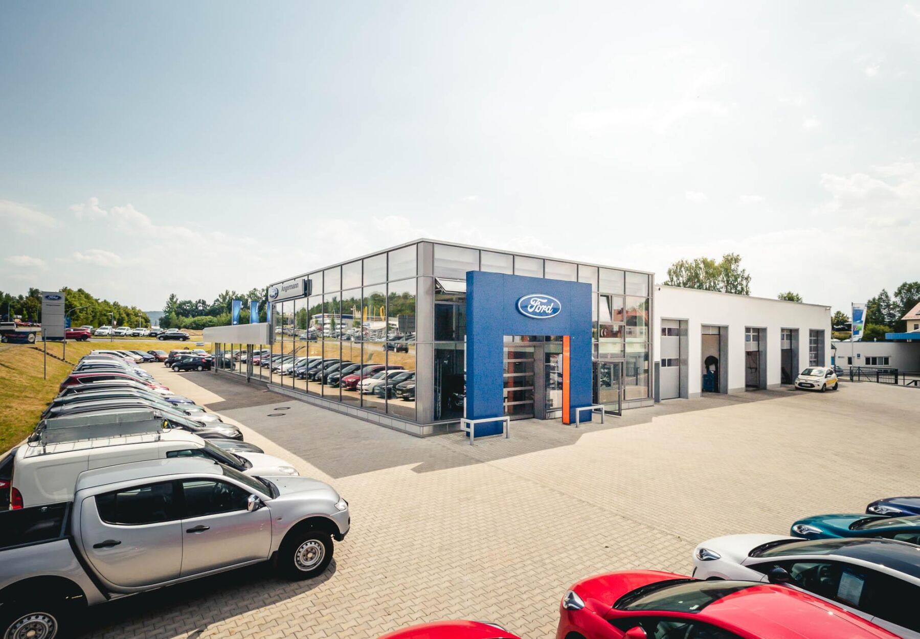 Schlüsselfertiger Gewerbebau Autohaus Angermann Neustadt